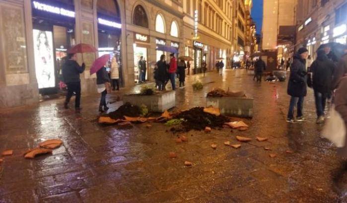 Razzismo omicida a Firenze, ma l'Italia pensa alle fioriere