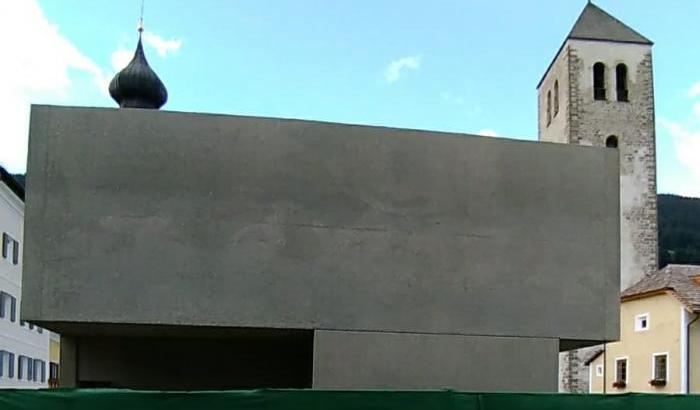 Italia Nostra: “Un obbrobrio il cubo di cemento a San Candido”