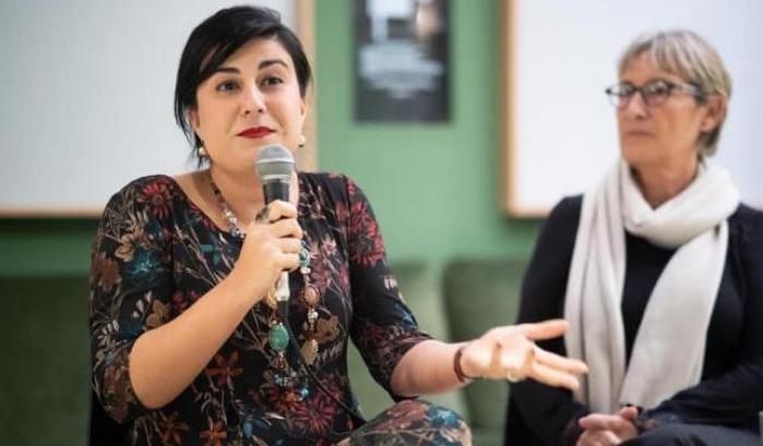 Sbarca a Roma il saggio sui femminismi di Claudia Sarritzu "Parole avanti"