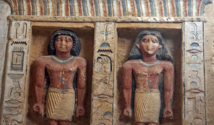 Egitto, scoperta tomba di un sacerdote con statue e pareti dipinte