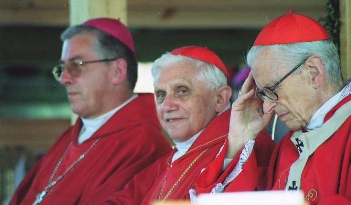 Ratzinger scarica le colpe della pedofilia nella chiesa sul ’68: «Cominciò il collasso spirituale»