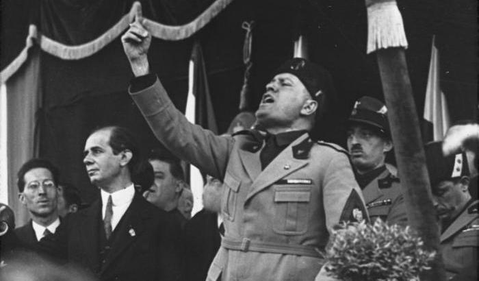 Mussolini e fascisti, lo spettro del regime nei libri al Salone