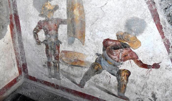Scoperto affresco di gladiatori in lotta a Pompei