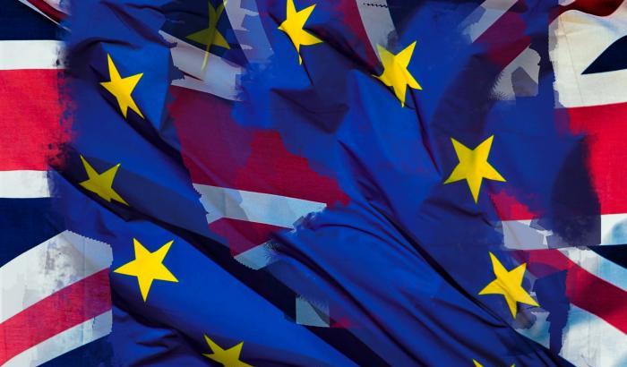 “No Brexit tour” di Ken Follett e scrittori-star inglesi: “Siamo europei”