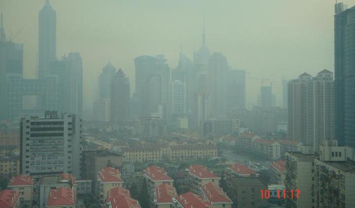 Agostinelli: smog e predazione dei paesi poveri favoriscono le epidemie