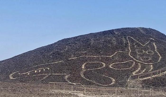 Perù, linee di Nazca: scoperto il geoglifo di un gatto gigante lungo 37 metri