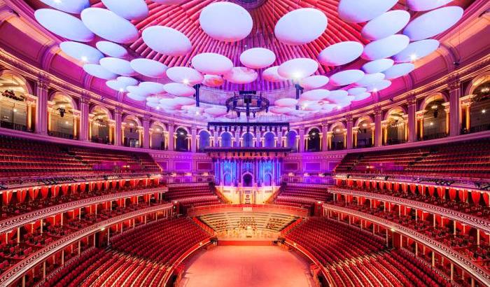 La Royal Albert Hall riapre le porte per i 150 anni con Eric Clapton, Patti Smith e i Beach Boys