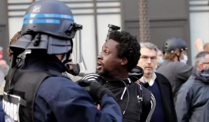 Diritti umani: una class action contro i ministri francesi per le brutalità della polizia