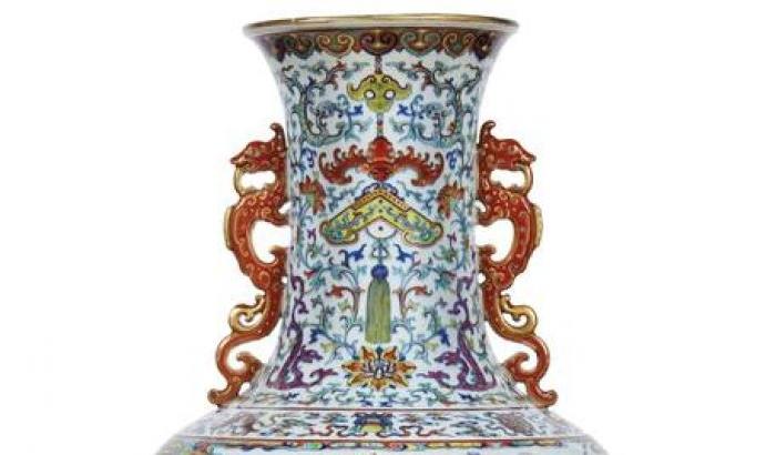 Firenze, vaso della dinastia Qing battuto all’asta per 1.7 milioni