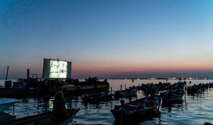 Venezia, un fine agosto con il cinema in barca