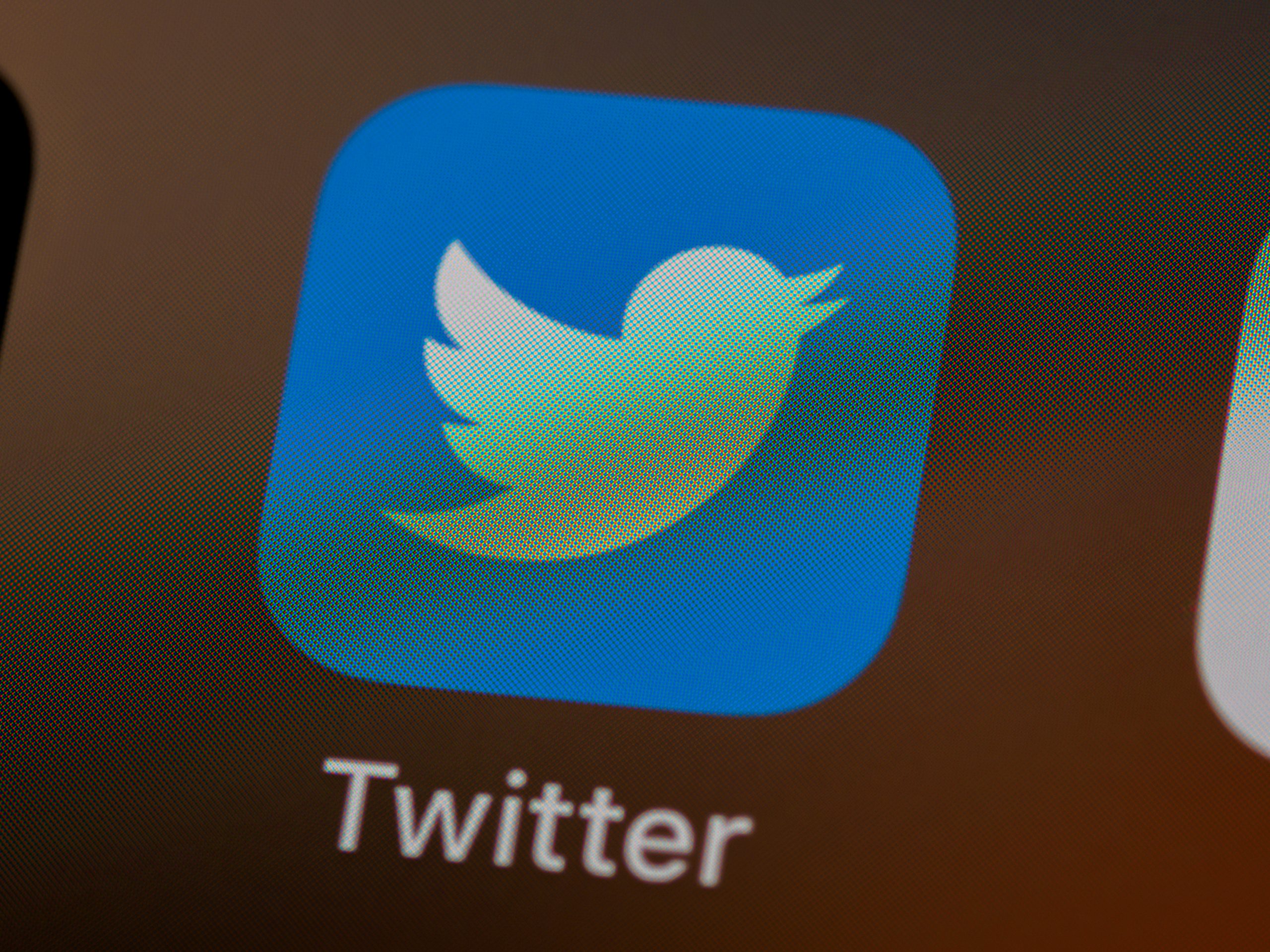 Un ex dipendente della società ha denunciato Twitter