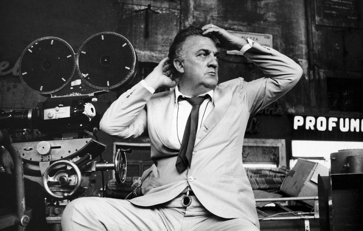 Omaggio a Fellini per il suo anniversario di morte: a Parma la mostra “Fellini. Cinema è sogno”