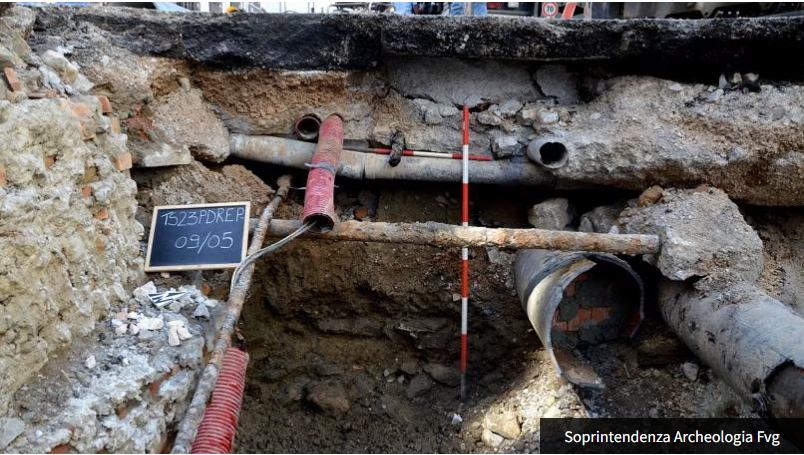 Scoperti nuovi resti archeologici a Trieste grazie a dei tubi idrici rotti