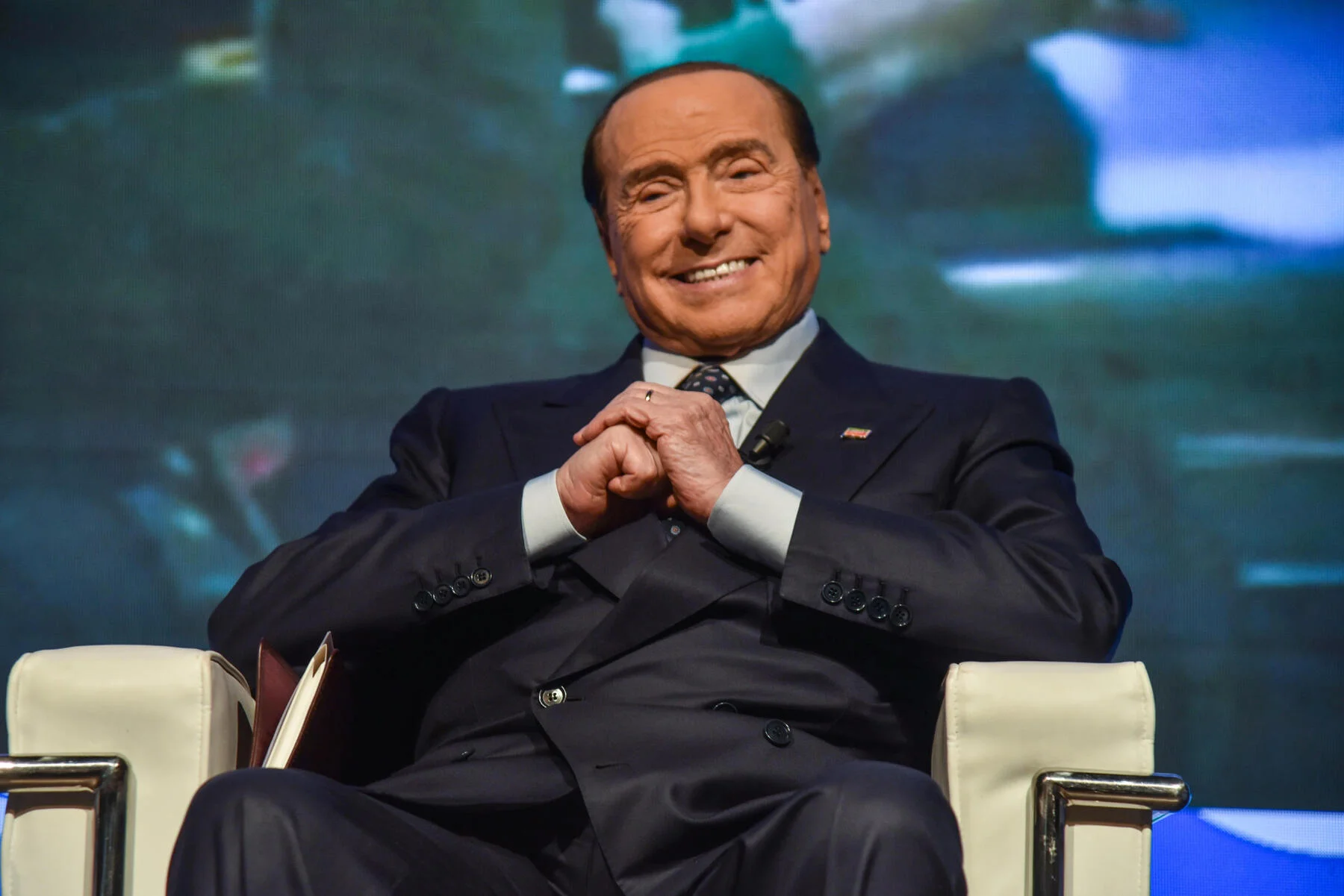 Un eroe? Un antieroe? Che cosa pensano i giovani di Berlusconi?