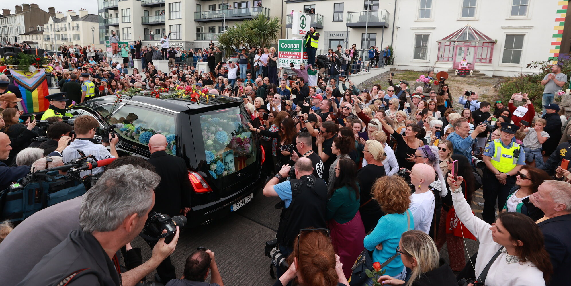 In migliaia in Irlanda per l'ultimo saluto a Sinead O'Connor
