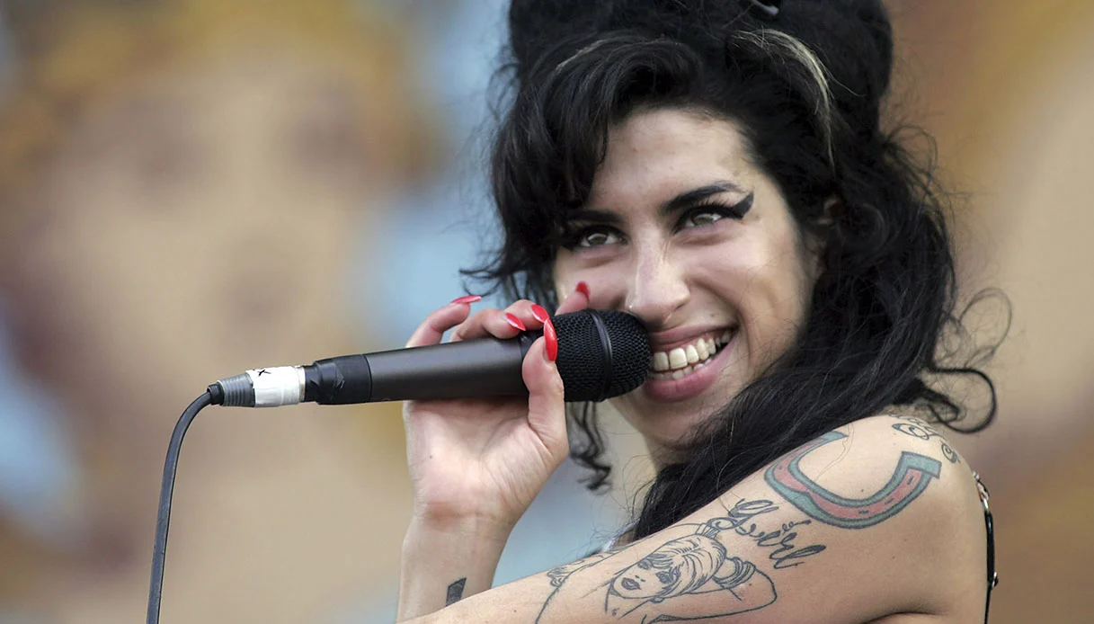 Indimenticabile Amy Winehouse, oggi avrebbe compiuto 40 anni