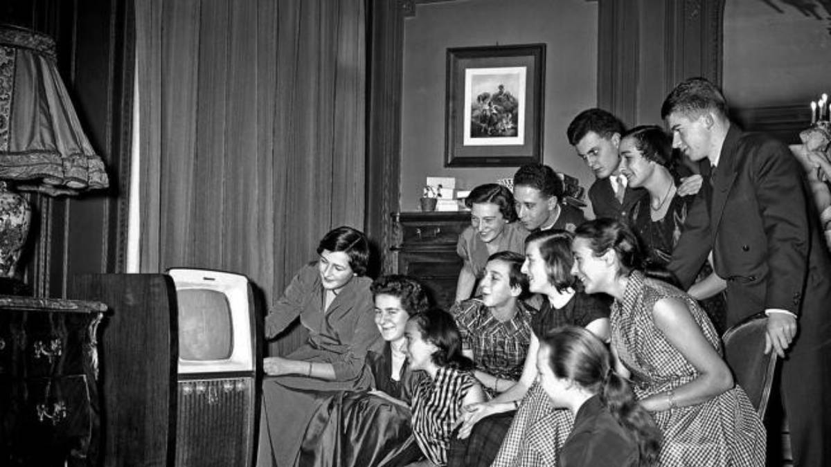 La televisione compie settant’anni. Cambia ma non muore