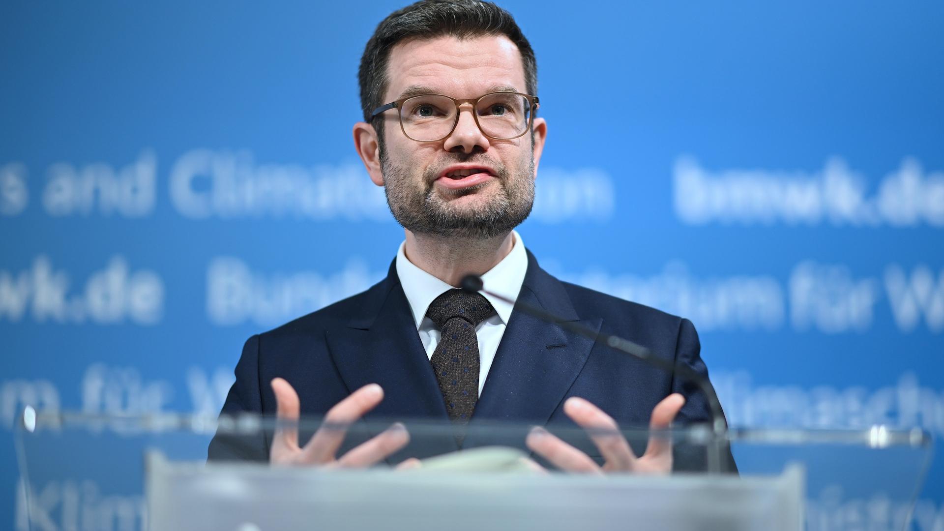 Il ministro accusa: "Antisemitismo incontrastato, la Berlinale ha subito gravi danni"