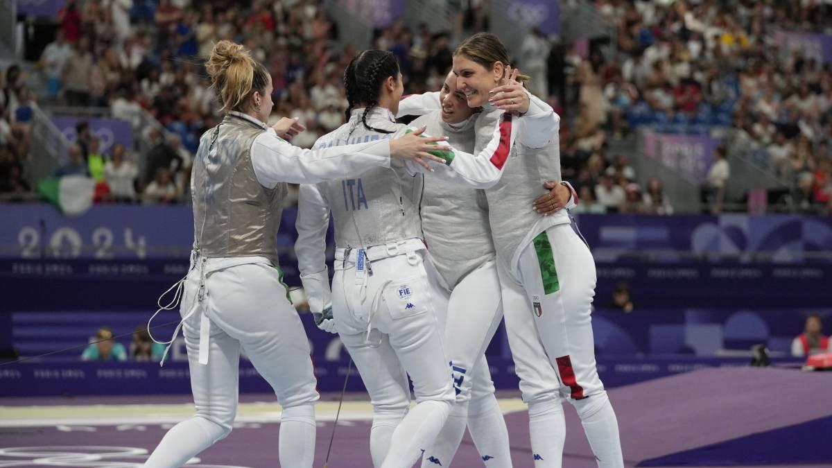 Si colora d’argento la squadra italiana del fioretto femminile