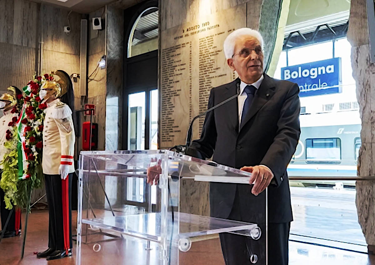 Mattarella commemora il 44° anniversario della strage di Bologna: "Una ferita insanabile nella storia repubblicana"