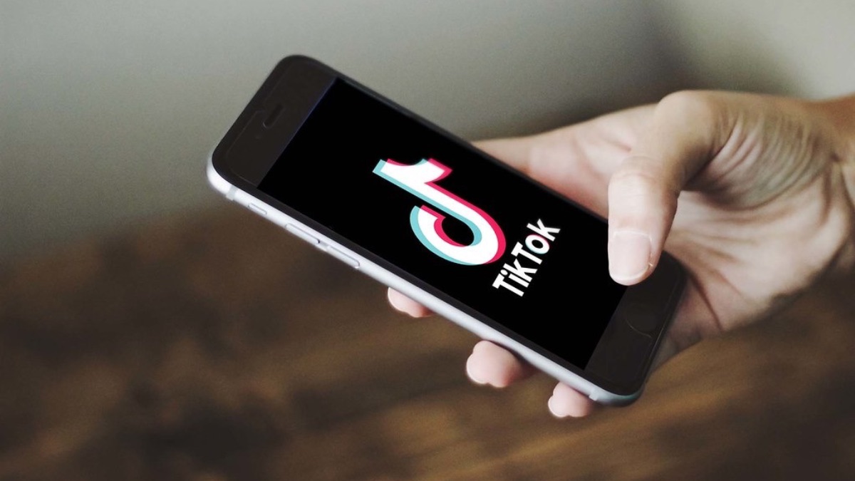 TikTok introduce il "coprifuoco" digitale per gli adolescenti