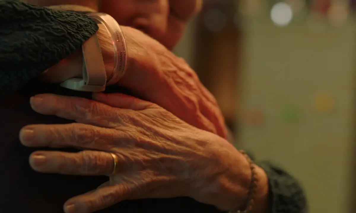 Familiar Touch: un racconto poetico e intimo sull’Alzheimer