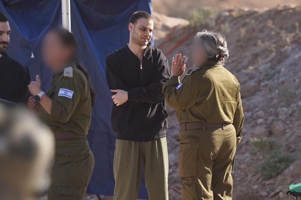 Gaza, tutti gli ostaggi ancora in vita consegnati da Hamas all'esercito israeliano
