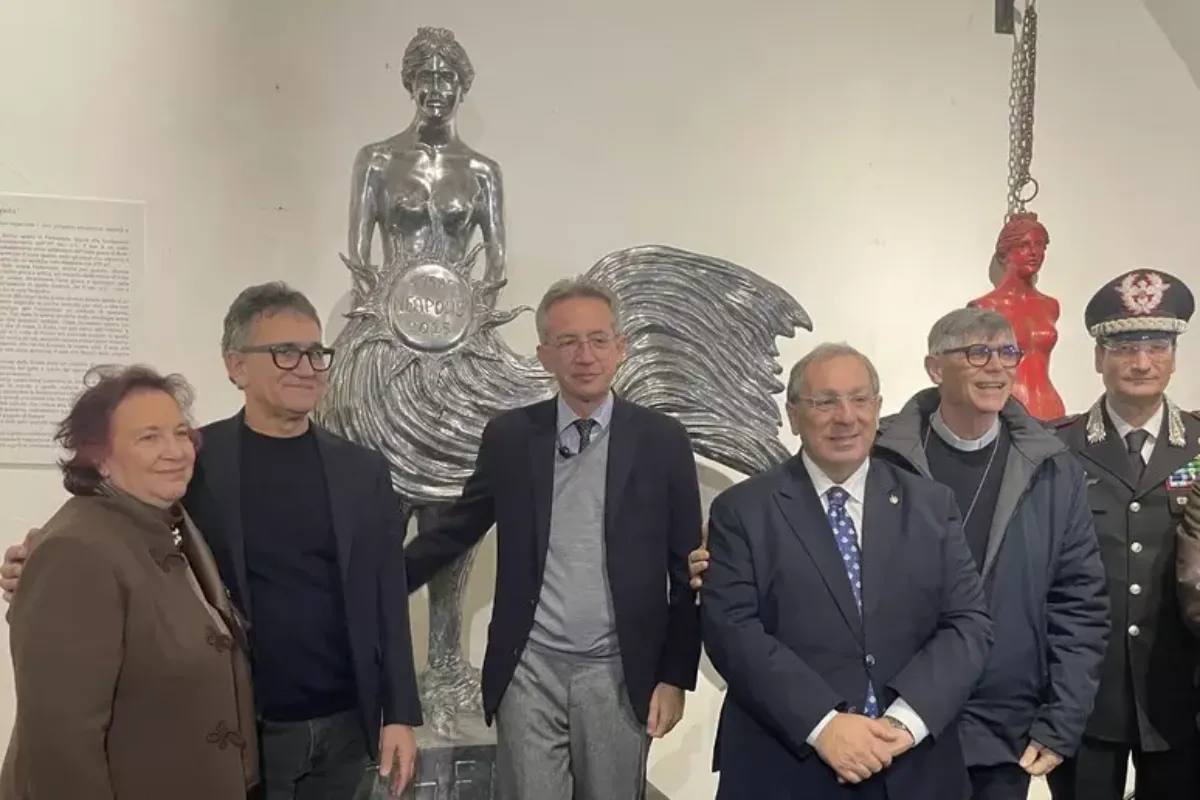 1 Parthenope di Lello Esposito celebra la città di Napoli