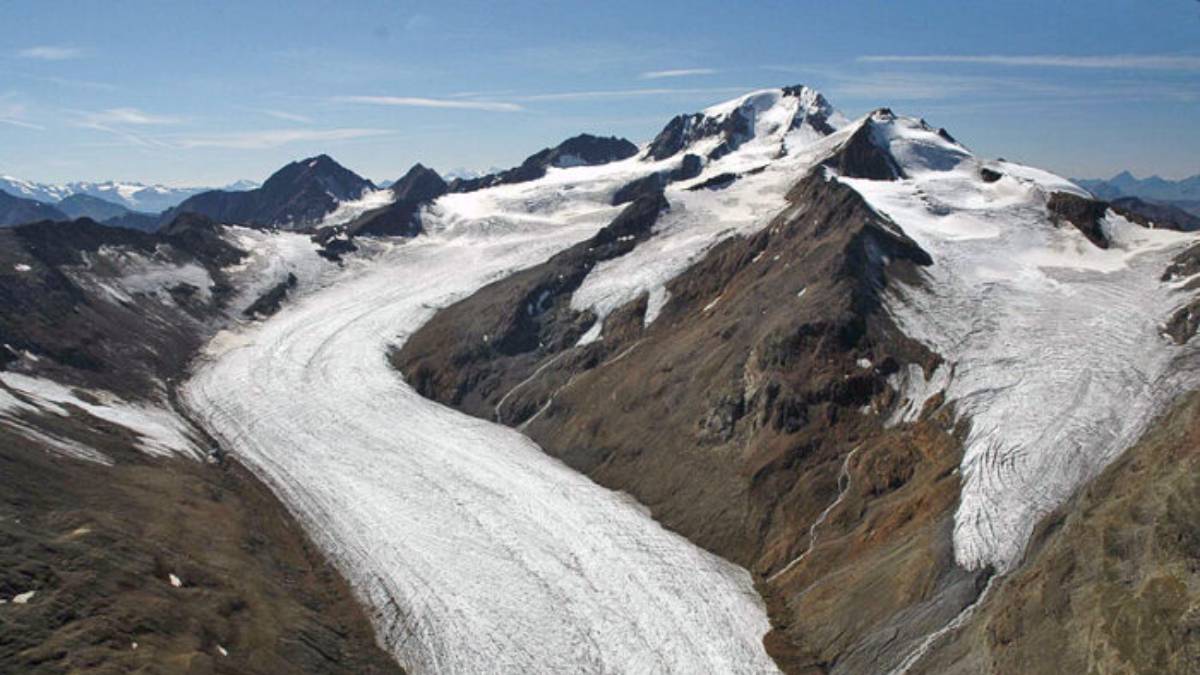 I ghiacciai rischiano l&rsquo;estinzione, nel 2100 potrebbe sopravvivere solo il 12% dei ghiacciai delle Alpi