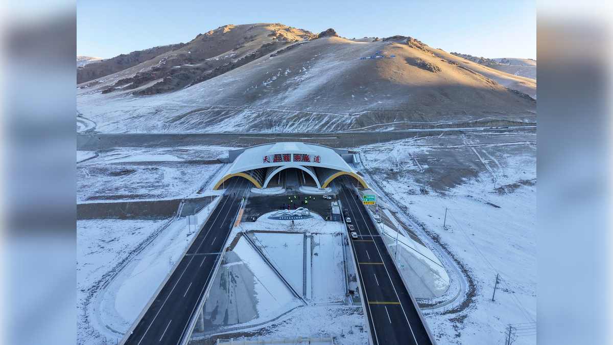Inaugurato in Cina il tunnel stradale pi&ugrave; lungo del mondo: il Tianshan Shengli