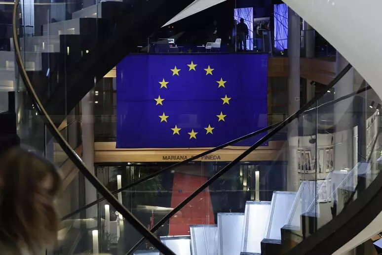 Creativit&agrave; e IA, arrivano le nuove linee guida europee