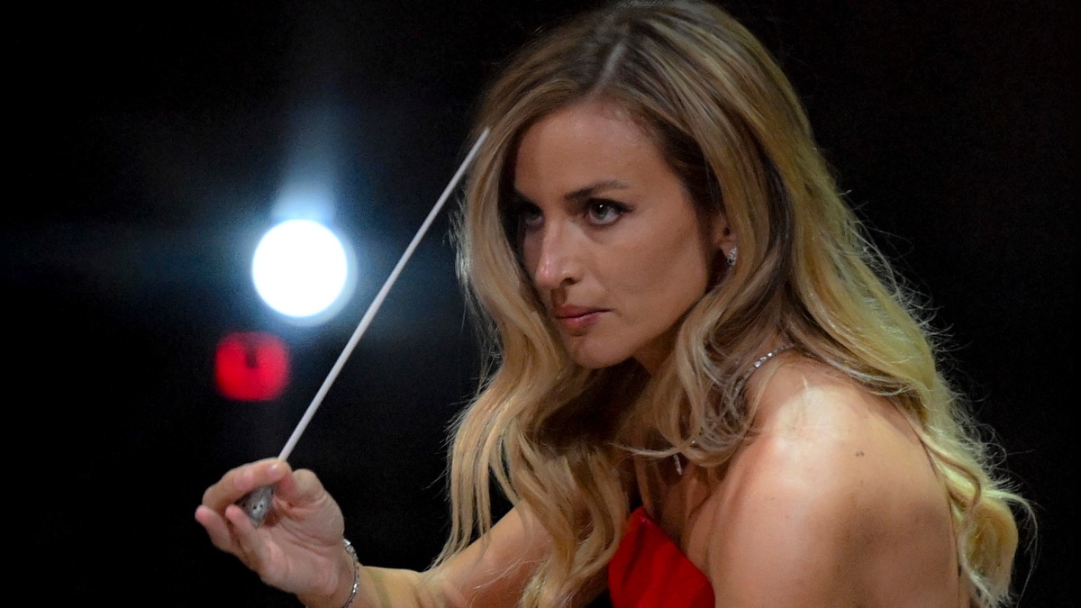 Beatrice Venezi fuori da La Fenice: i motivi della rottura