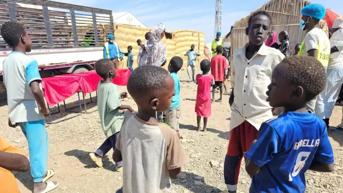 Sudan, tre anni di guerra: 17 milioni di bambini senza cure