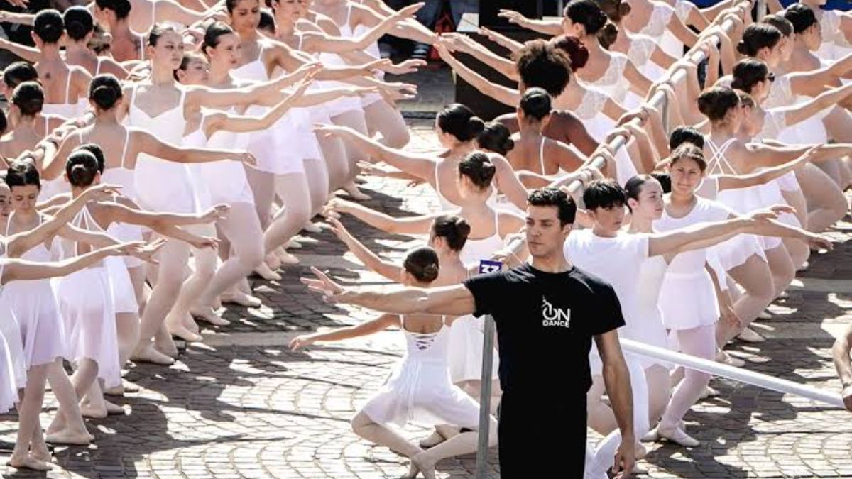 Roberto Bolle tiene la pi&ugrave; grande lezione di danza al mondo