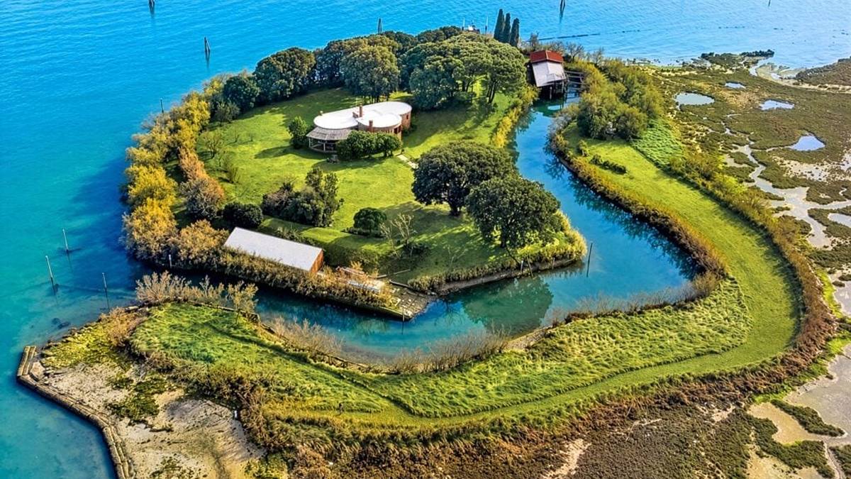 7-crevan-island-in-venice-is-for-sale-courtesy-of-lionard-1024×704 Vendere un'isola è facile. Vendere il suo significato un po' meno