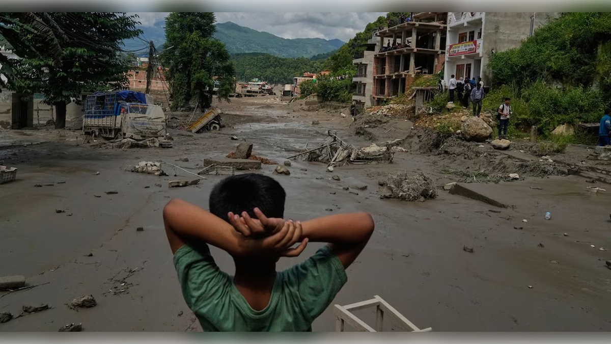 Alluvione in Nepal, un preside salva 900 studenti dalla tragedia