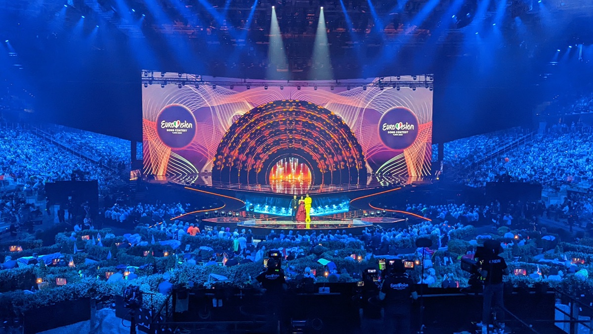 Eurovision_2022_-_Semi-final_2_-_Stage_and_green_room_(01) Eurovision, nuove regole: stop ai Paesi in guerra come sede della manifestazione