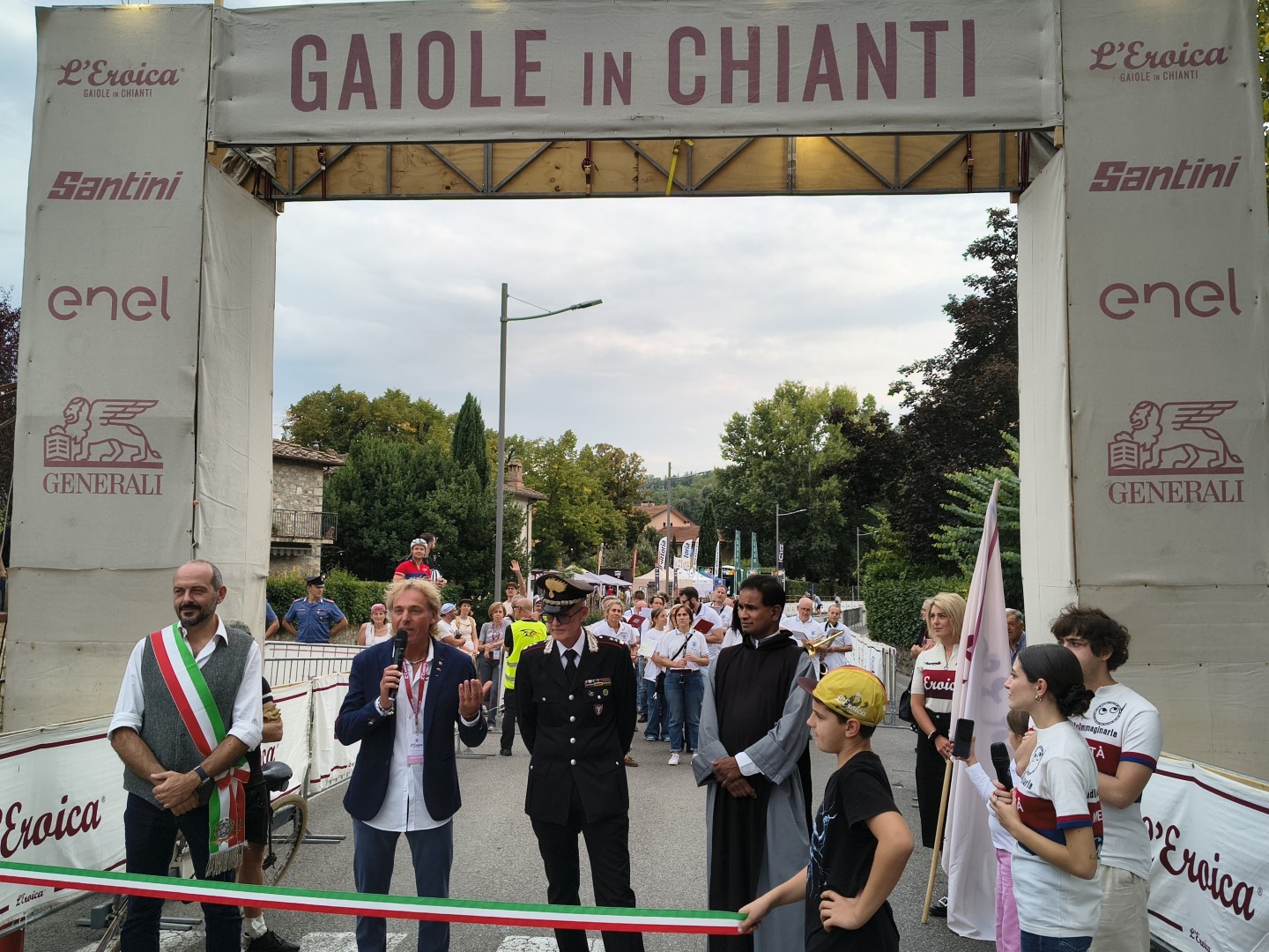 L&rsquo;Eroica torna a Gaiole, tra biciclette e polvere
